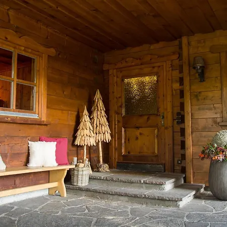 Zirbenchalet Eggriedl بيت للعطل